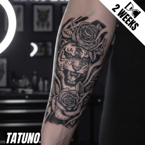 Tatuaż jagua półtrwały ryczący tygrys róże