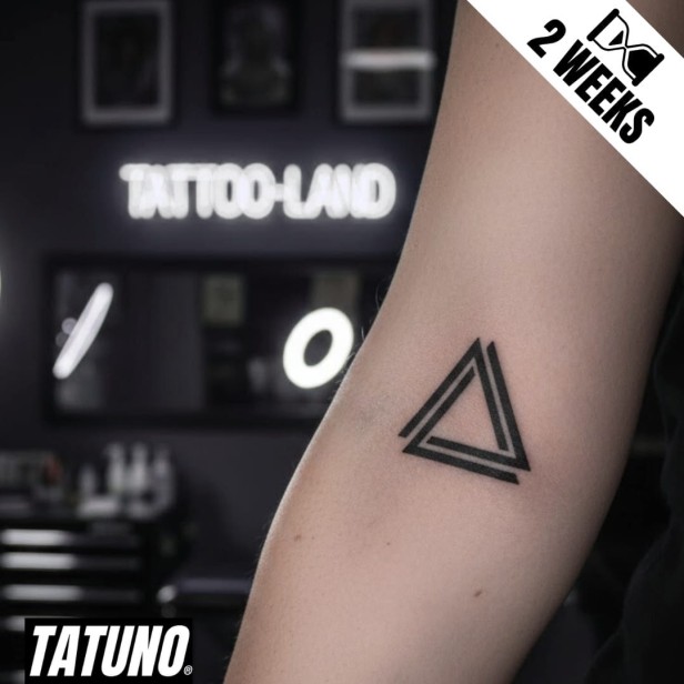 Tatuaż jagua półtrwały trójkąty geometria